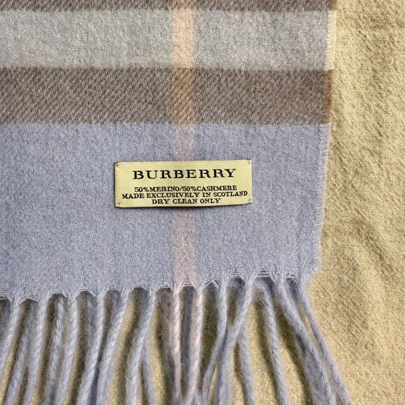 Vintage  Burberry 50Cashmere50Merino Scarf  excellent condition Made in Scotland - Picture 4 of 5